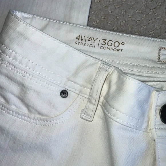 DL1961 Coco Curvy Straight Jeans, Size 28 - Picture 4 of 8